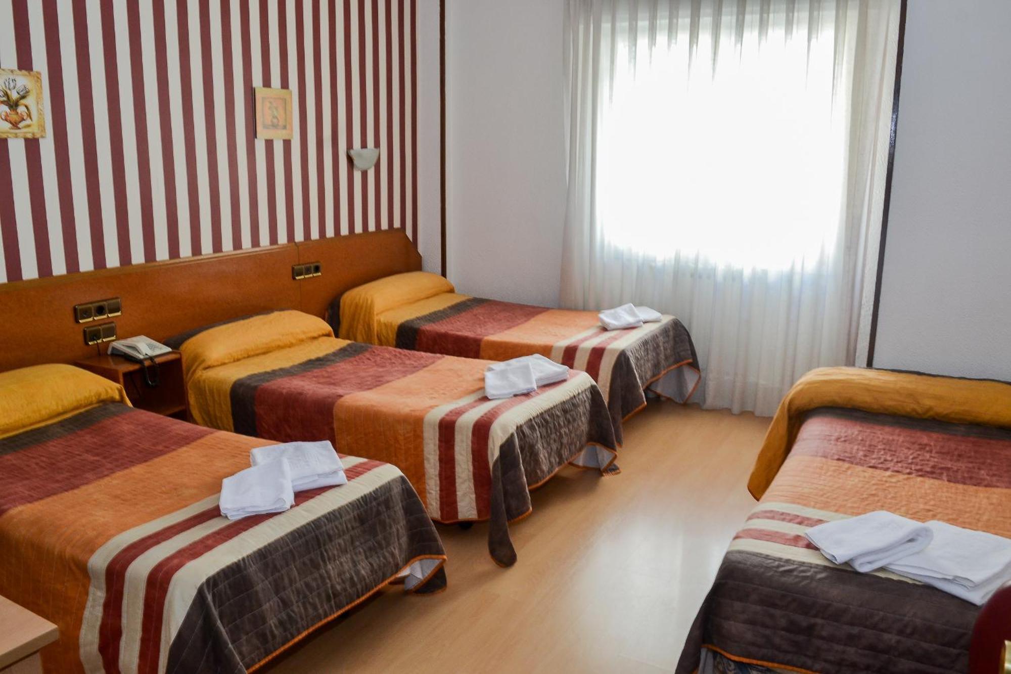 Hostal Cataluna Сарагоса Стая снимка