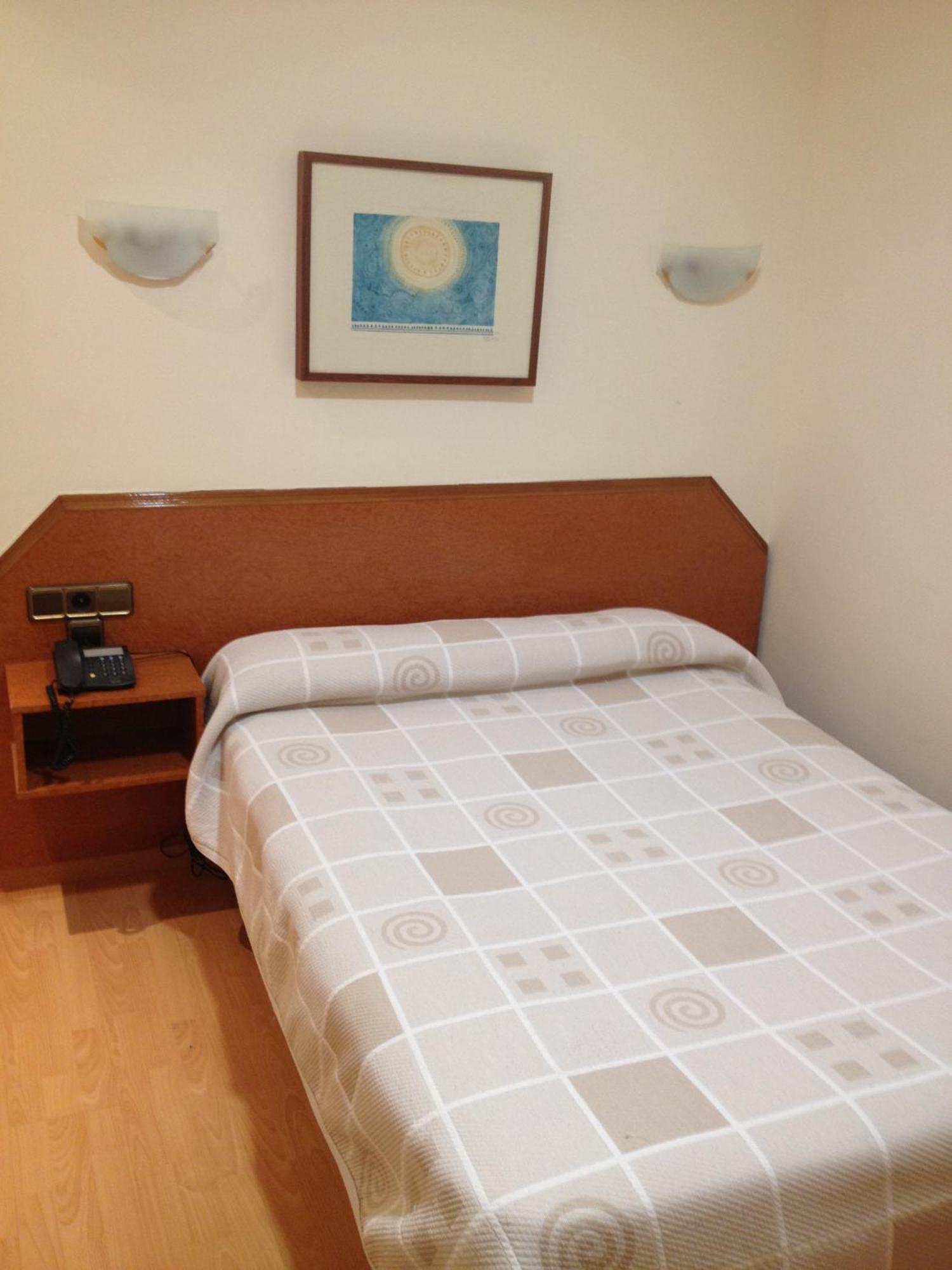 Hostal Cataluna Сарагоса Екстериор снимка