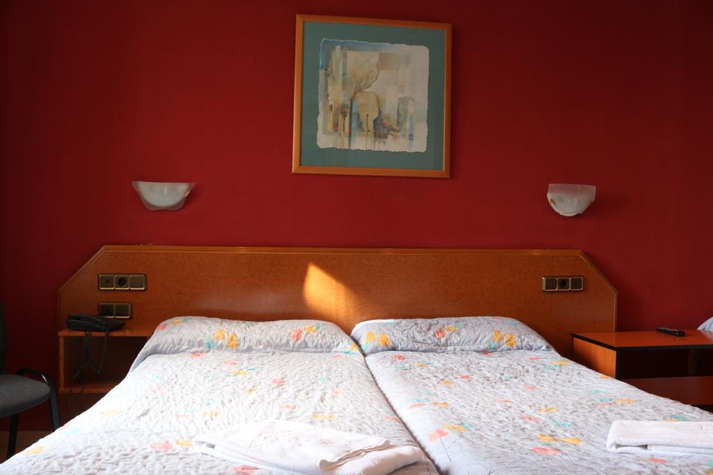 Hostal Cataluna Сарагоса Екстериор снимка