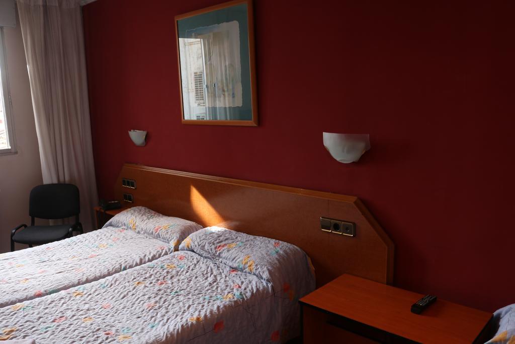 Hostal Cataluna Сарагоса Екстериор снимка