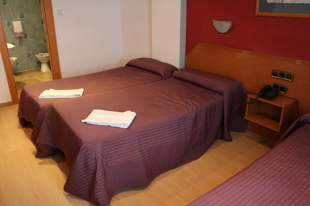 Hostal Cataluna Сарагоса Екстериор снимка