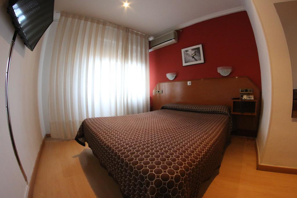 Hostal Cataluna Сарагоса Екстериор снимка