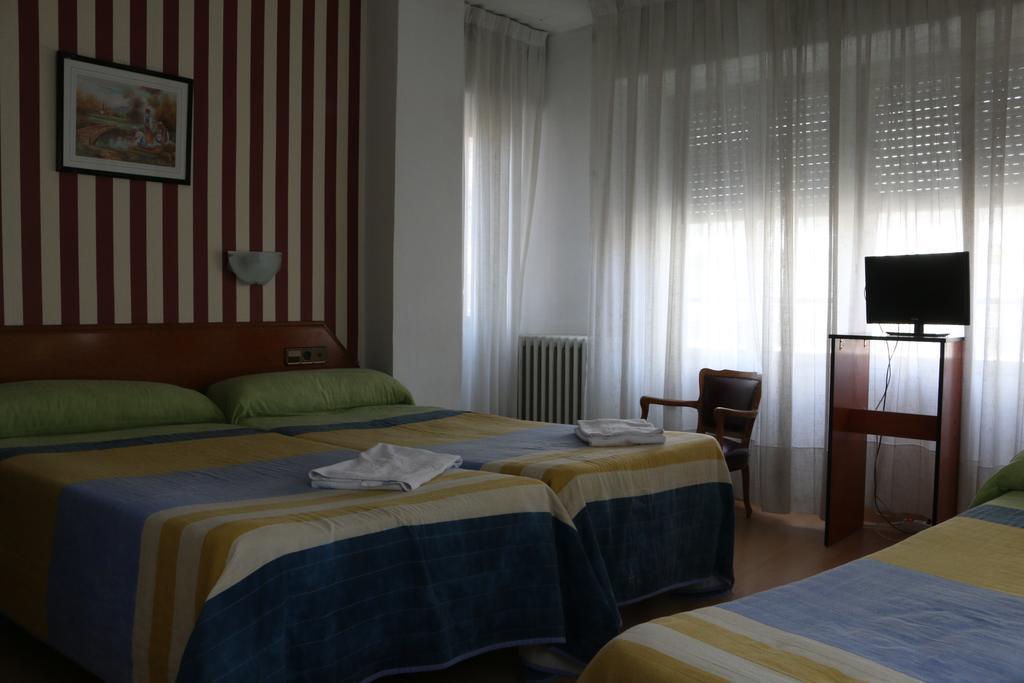 Hostal Cataluna Сарагоса Екстериор снимка