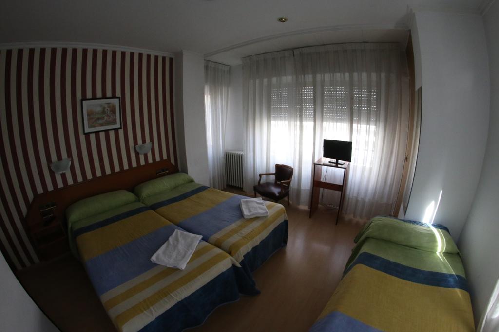 Hostal Cataluna Сарагоса Екстериор снимка