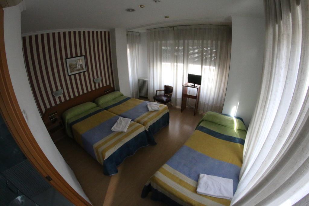 Hostal Cataluna Сарагоса Екстериор снимка