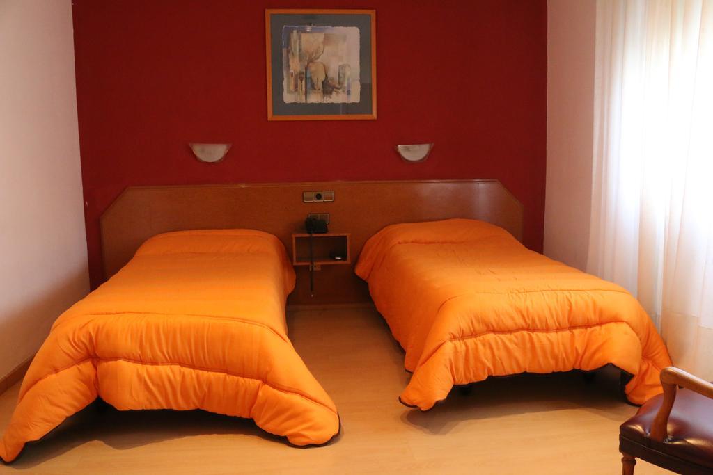 Hostal Cataluna Сарагоса Екстериор снимка