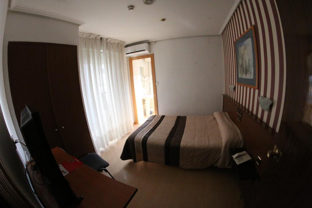 Hostal Cataluna Сарагоса Екстериор снимка