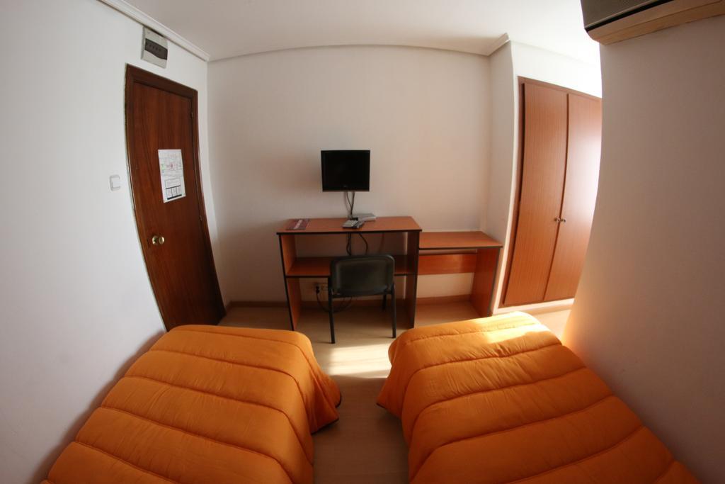 Hostal Cataluna Сарагоса Екстериор снимка