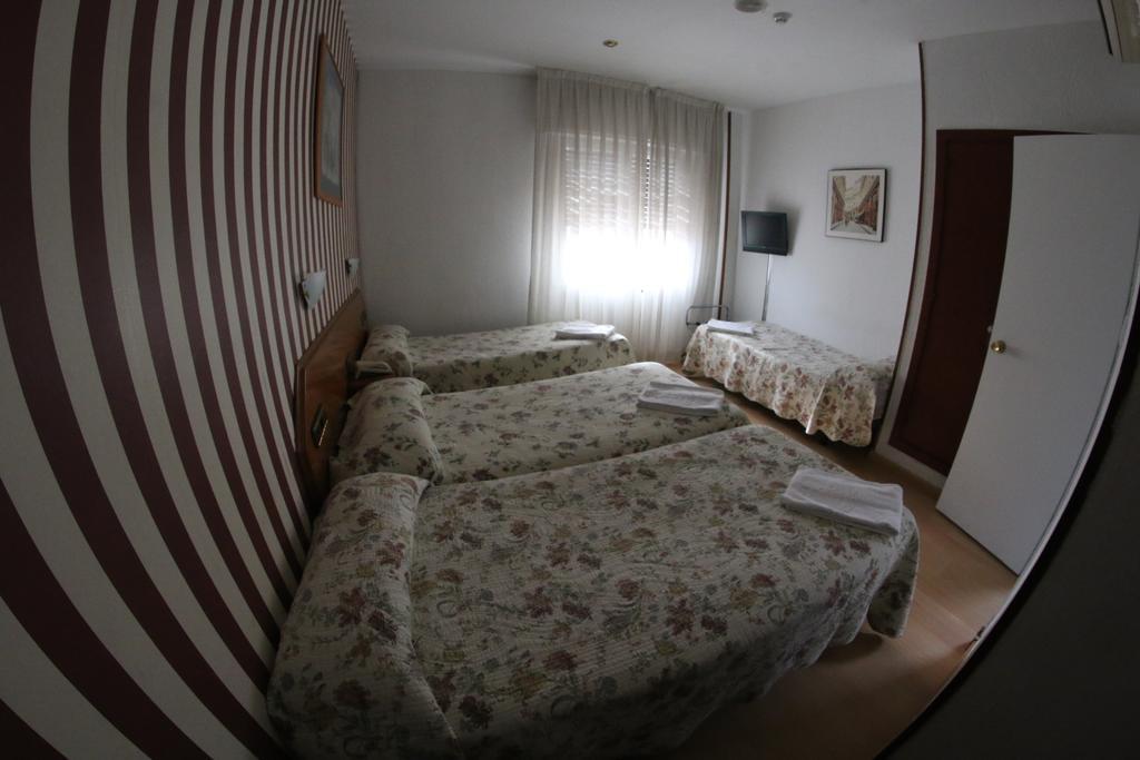 Hostal Cataluna Сарагоса Екстериор снимка