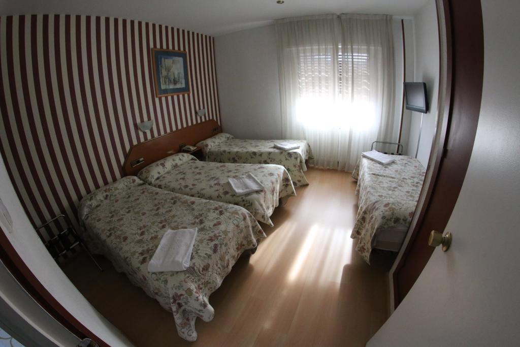 Hostal Cataluna Сарагоса Екстериор снимка