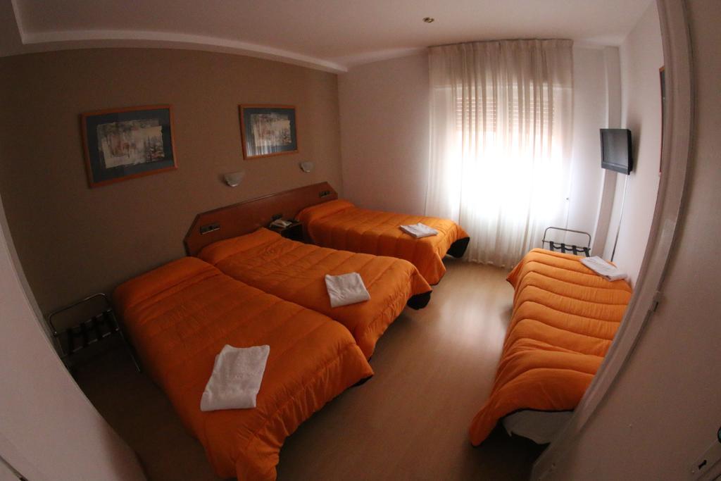 Hostal Cataluna Сарагоса Екстериор снимка